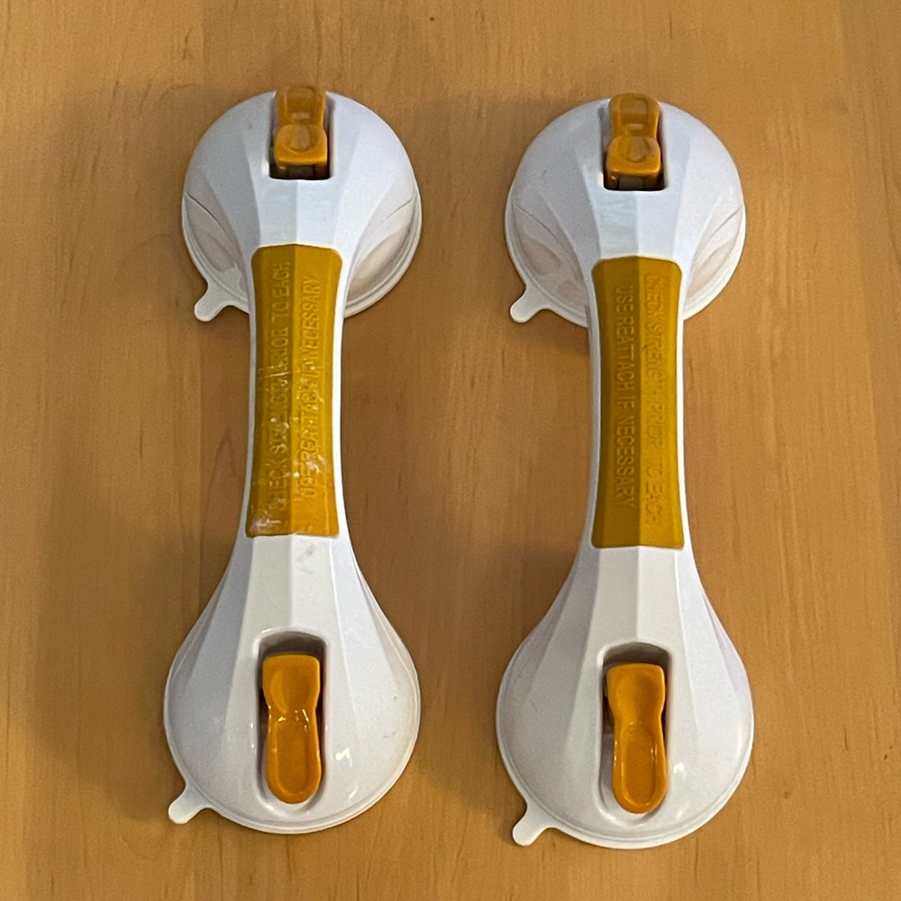 SUCTION GRAB BARS FOR BATHTUBS AND SHOWERS